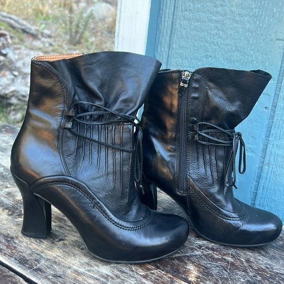 Earthies Shoes - Earthies Elganza ankle heeled boots cos-play stylish old timey soft leather sz 7